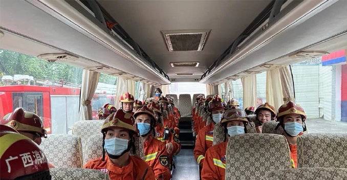 广西梧州消防支队出动。图片来源：人民网