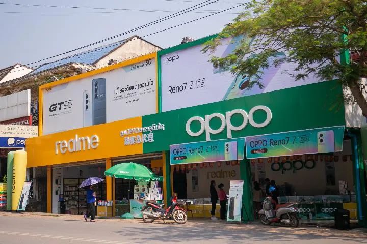 这是3月11日在老挝北部孟赛拍摄的一家中国品牌手机经销店。新华社发（凯乔摄）