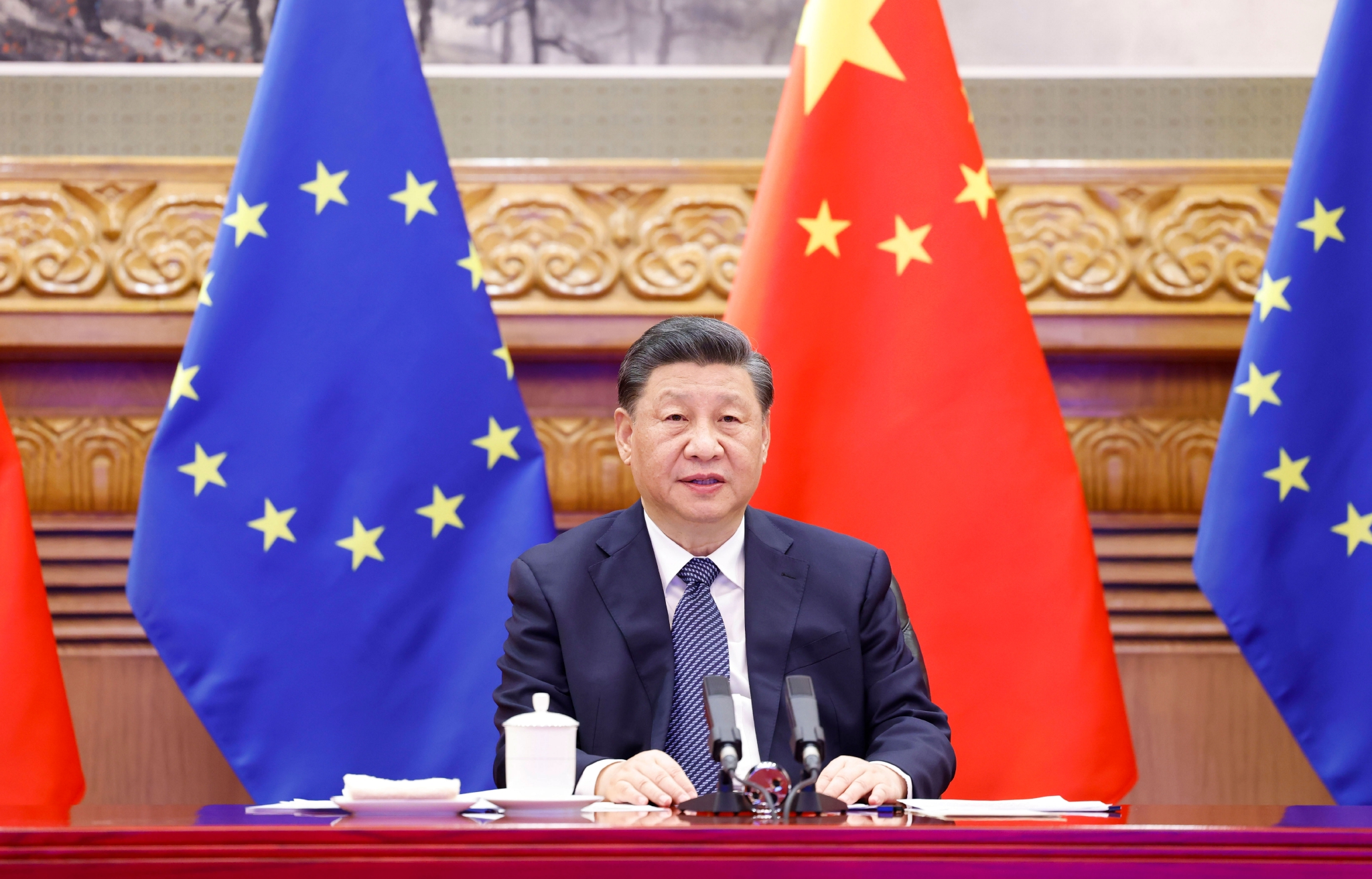 4月1日晚,国家主席习近平在北京以视频方式会见欧洲理事会主席米歇尔和欧盟委员会主席冯德莱恩。