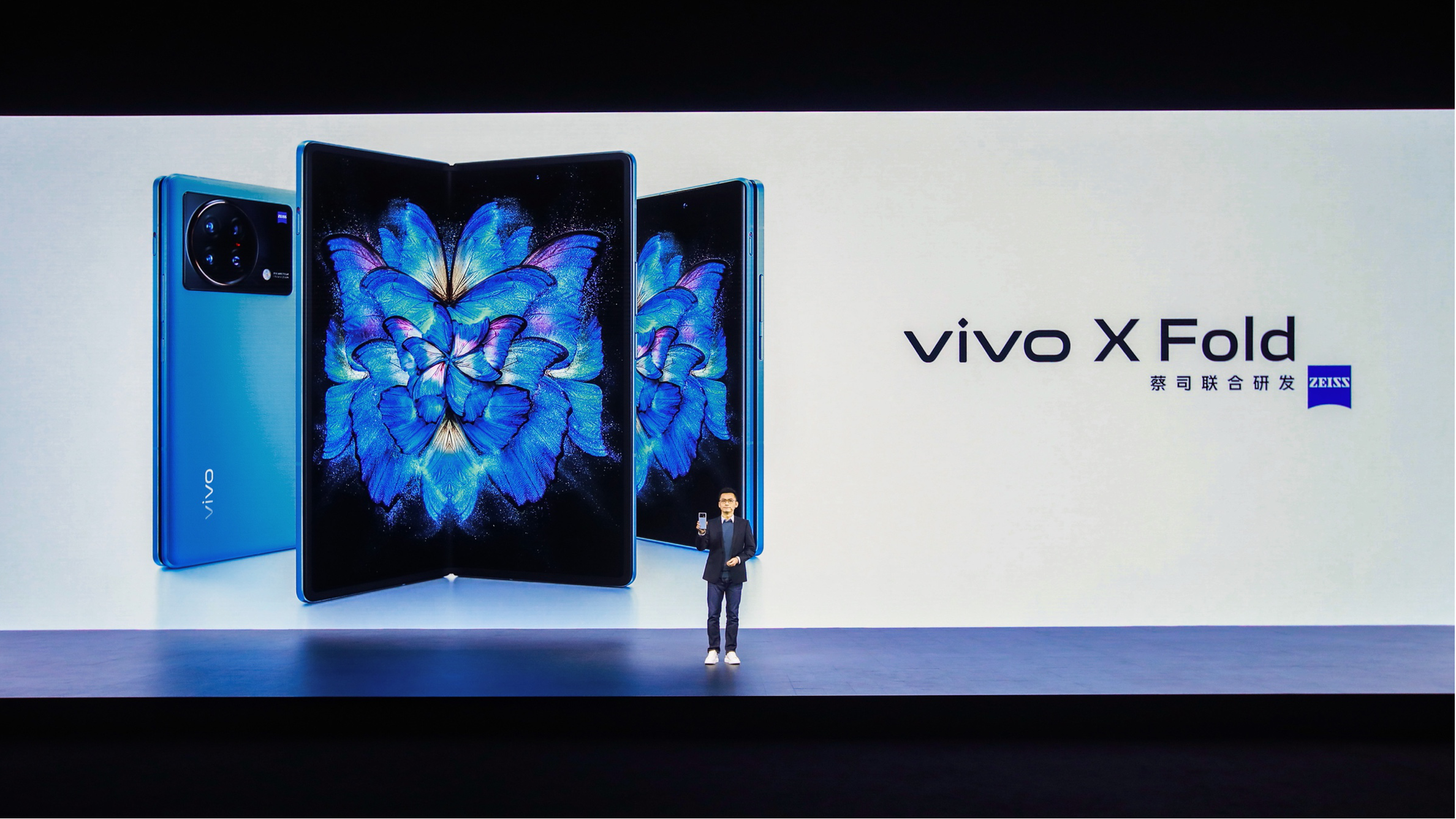 vivo首款折叠屏手机X Fold 图片来源：vivo供图