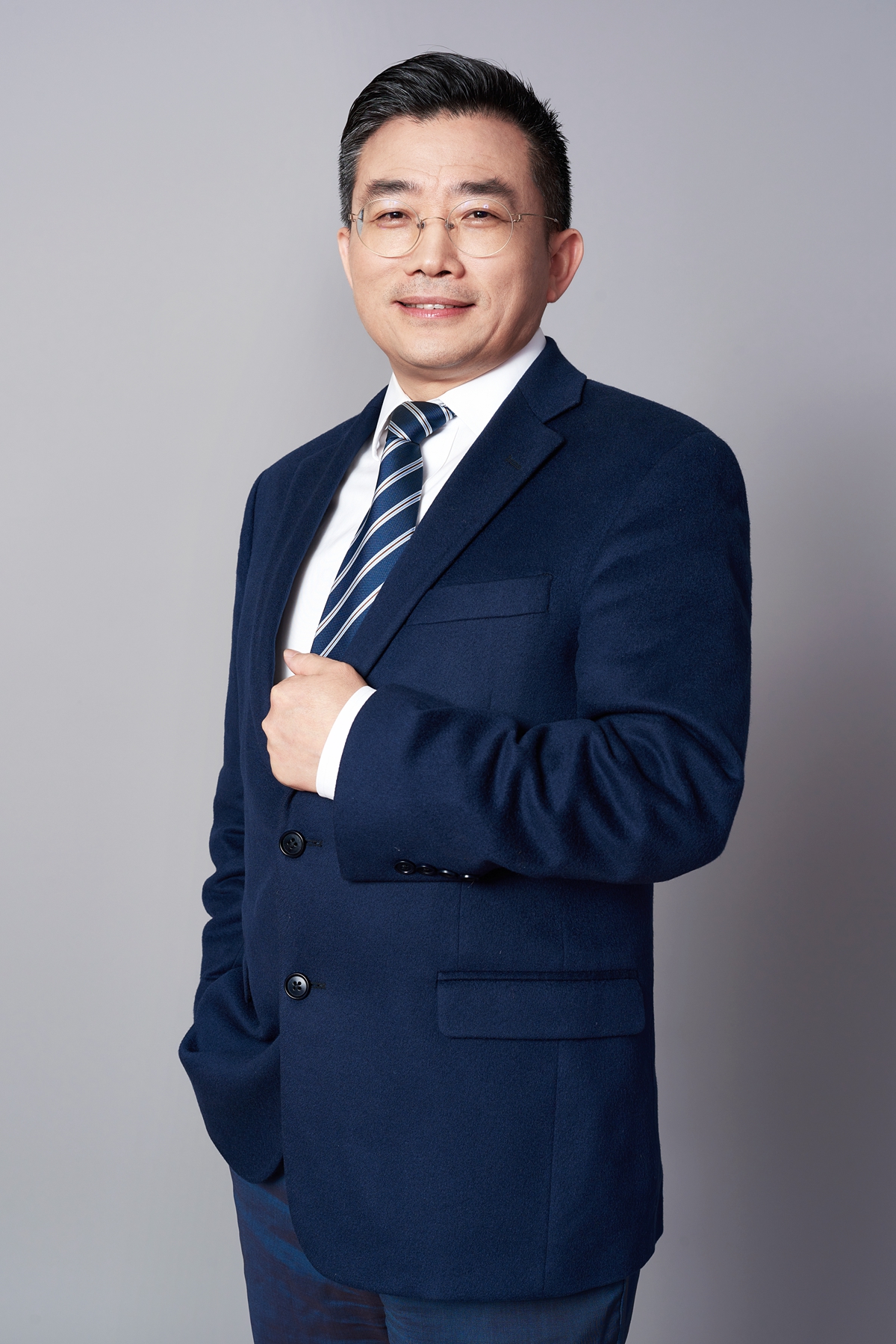 何亚东坦言,定位"高端"属性,对老板电器而言绝非卖点噱头,而是要真实