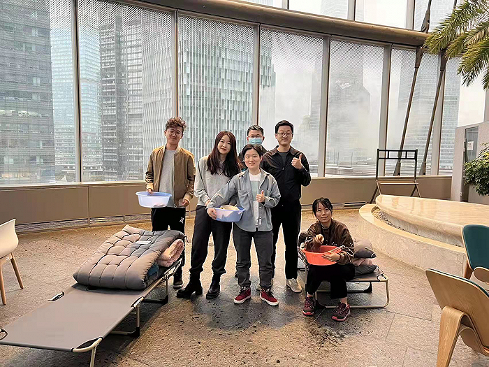 图:部分驻守公司的员工合影 来源:中欧基金