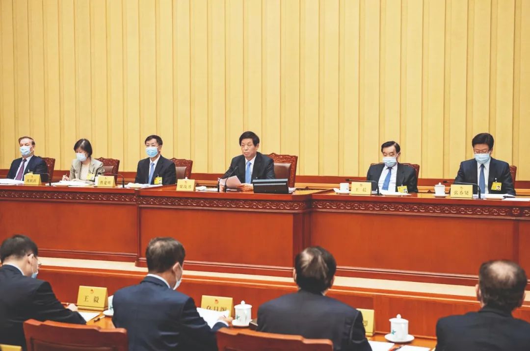 2020年11月11日，十三届全国人大常委会第二十三次会议在京闭幕，表决通过《退役军人保障法》。高洁 摄