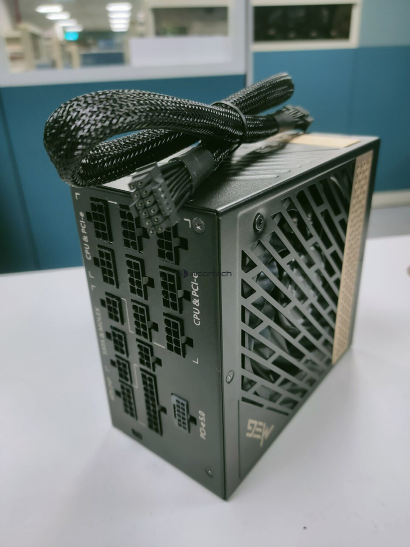 ΢¿1300WԴع⣺
֧ATX 3.0װո16pinӿ