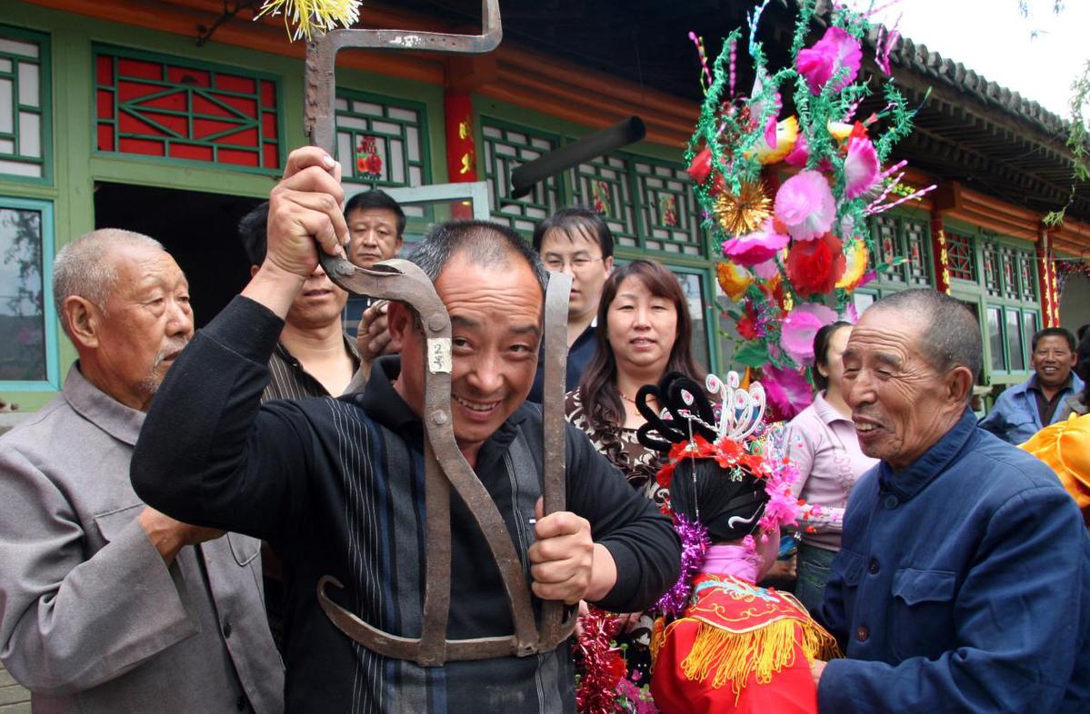 固定挠阁的铁架子。代县县委宣传部供图