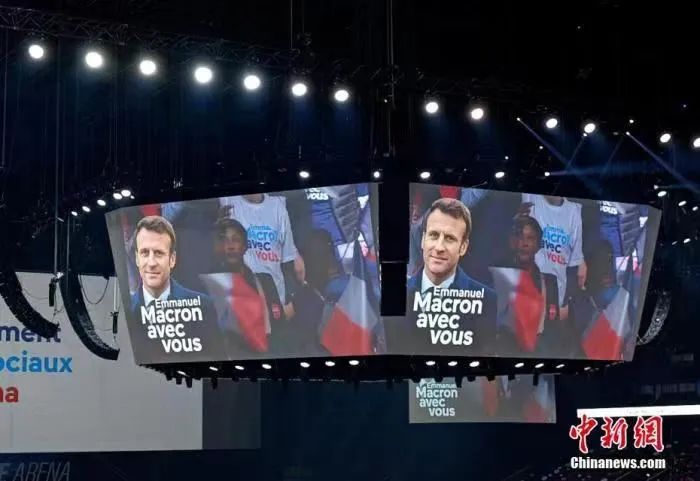 当地时间4月2日，寻求竞选连任的法国总统马克龙举行大型竞选集会。图片来源：中新网