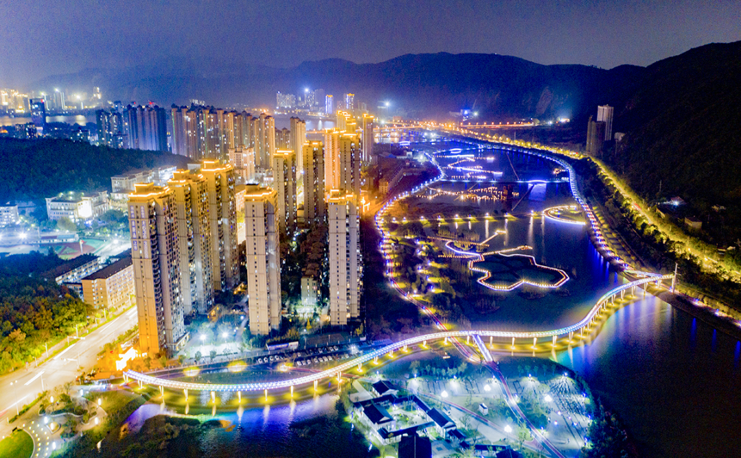 磁湖湿地夜景 石勇摄