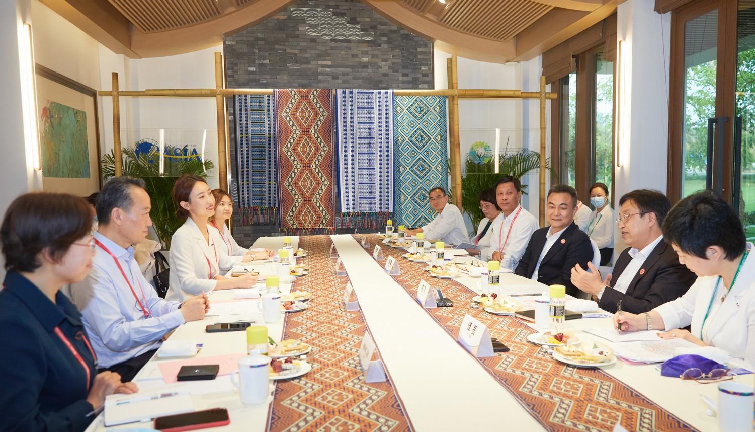 现代汽车集团(中国)总裁 李赫埈与海南省省长冯飞进行会面