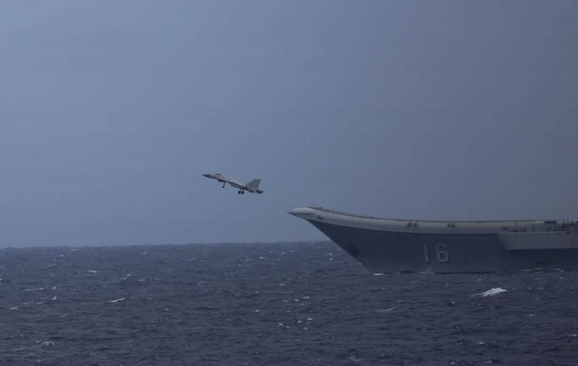 中国航母辽宁舰歼-15舰载机，图自日本综合幕僚监部4日发布的消息