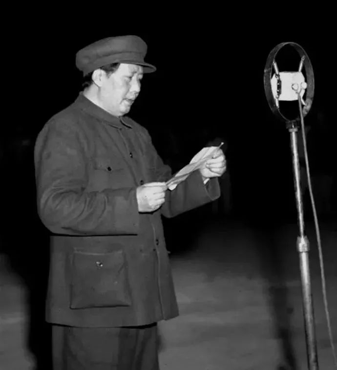毛泽东宣读人民英雄纪念碑碑文