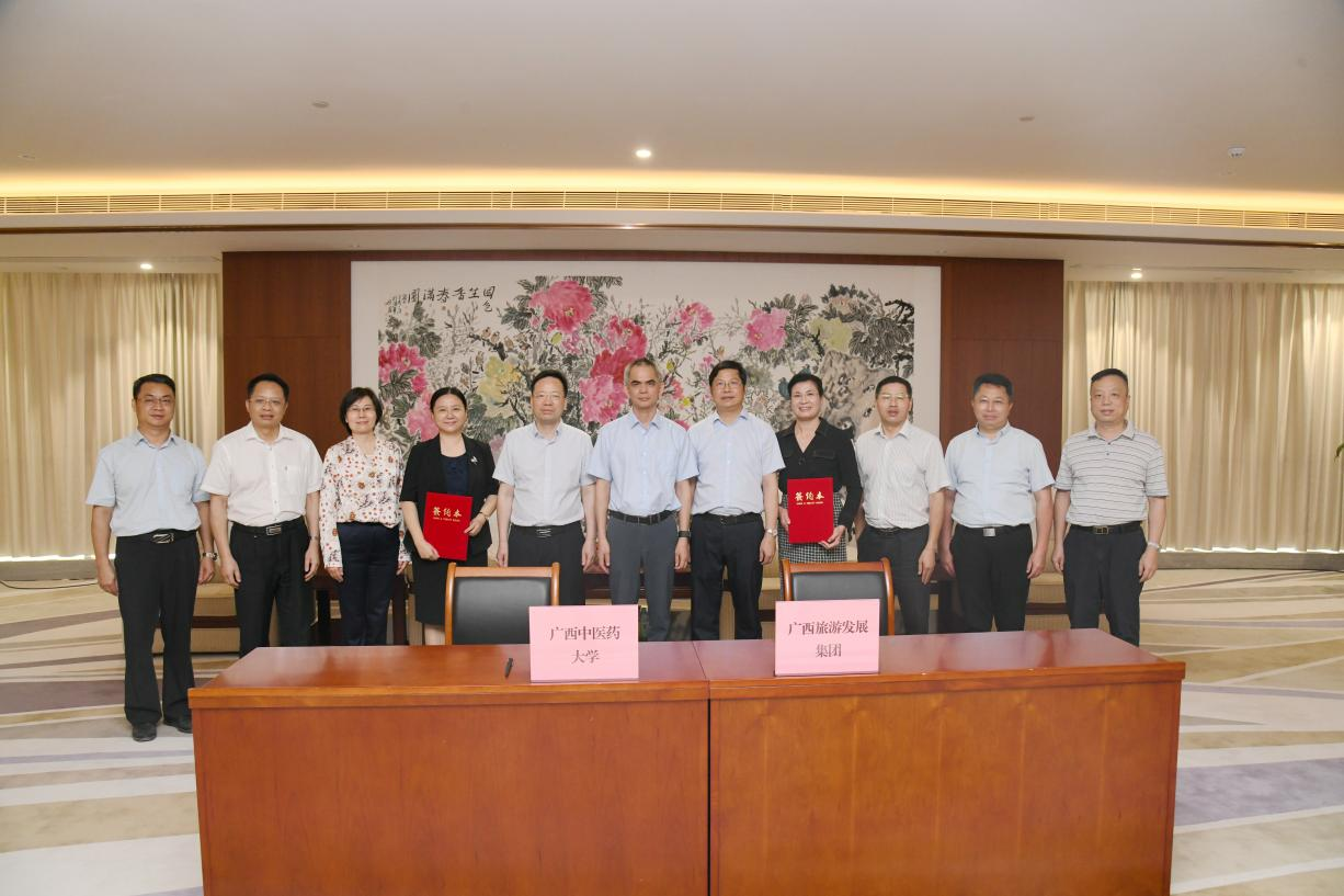 图为战略合作框架协议签约现场