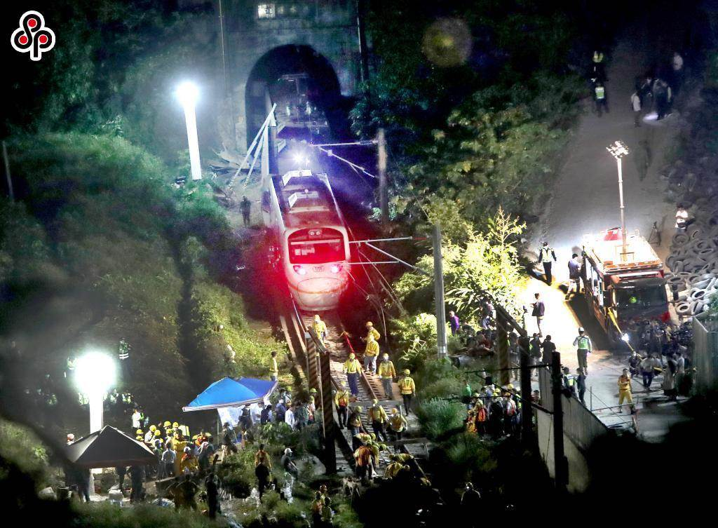 时隔一年多,台当局公布台铁“太鲁阁号”事故“最终调查报告”,引岛内网友质疑