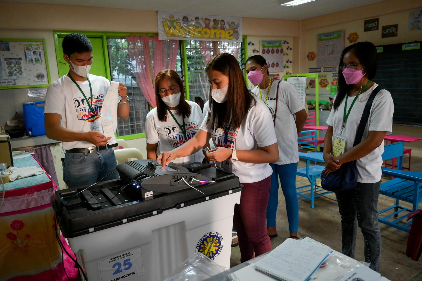 菲律宾总统大选，小马科斯何以高票当选