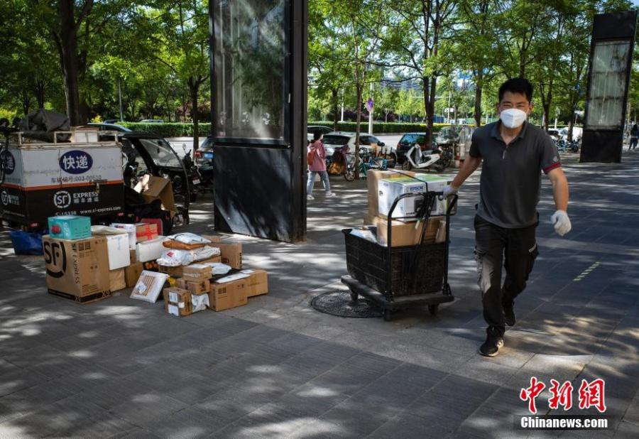 <p>Delivery services would not suspend amid the COVID-19 resurgence in Beijing.</p>