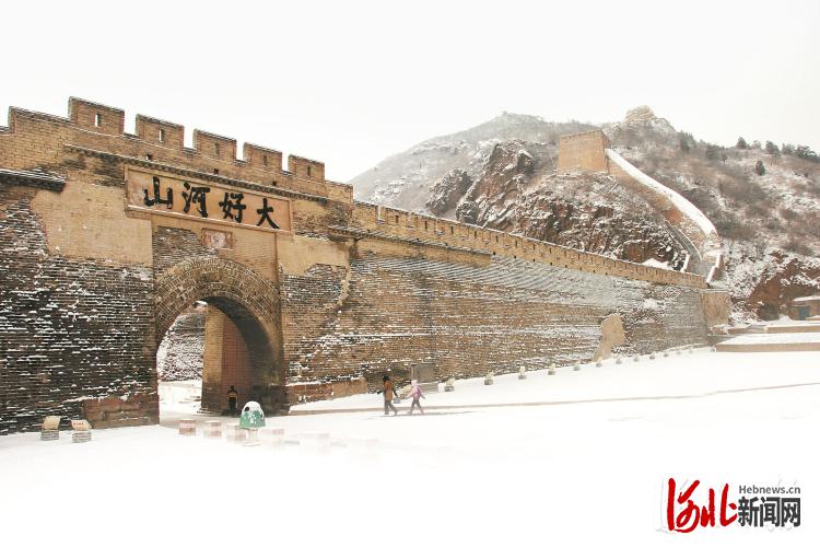 张家口大境门长城。这里曾经是“张库大道”的起点。(资料片)