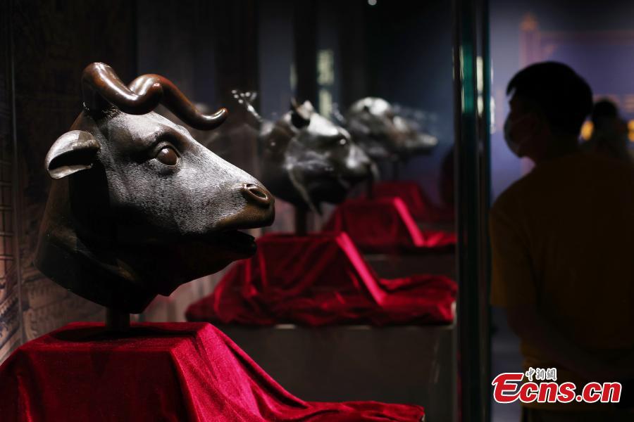<p>Statues of one of the 12 bronze heads of zodiac animals are on display at Nanjing City Wall Museum, Nanjing, east China's Jiangsu Province, May 17, 2022.  (Photo: China New Service/Yang Bo)
</p>