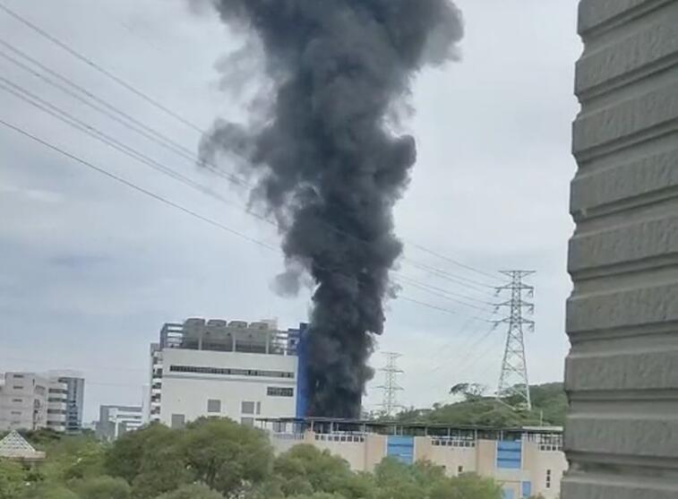 新竹科學園區一栋厂房疑似爆炸并发生火灾。图自台湾“联合新闻网”
