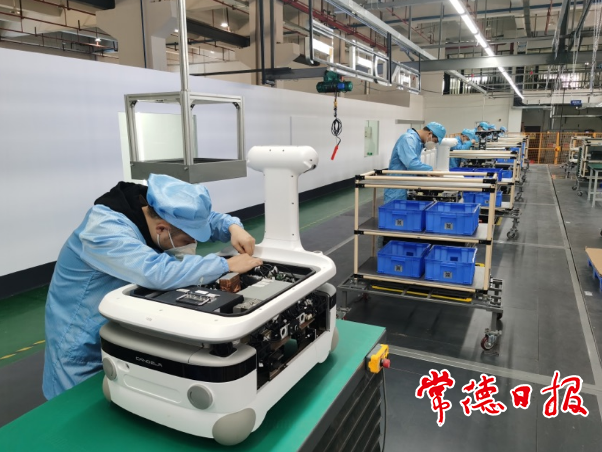 企业忙碌的生产线