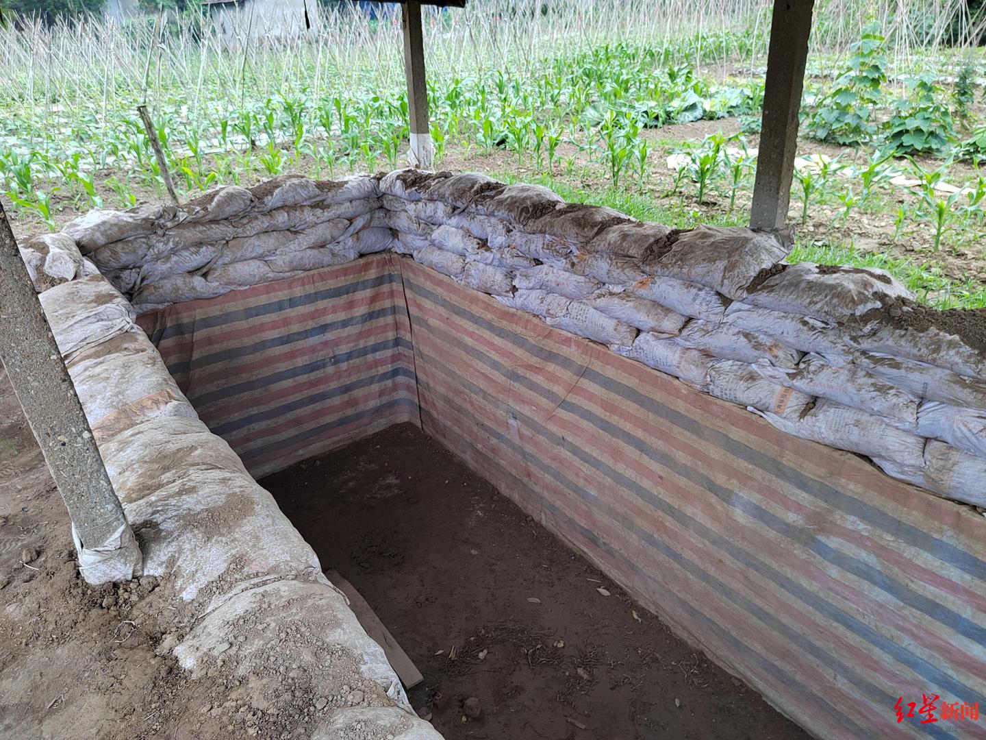 ▲插旗镇村民之前建造的小型腌制池，用来制作酸豆角