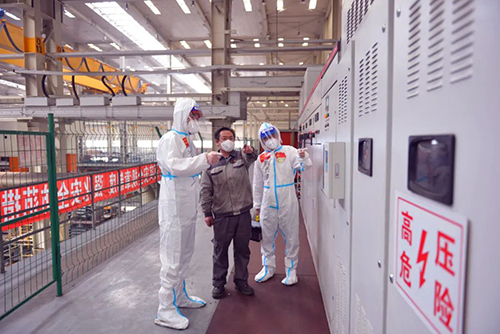国网长春城郊供电公司员工到长春吉文汽车零部件有限公司开展服务。
