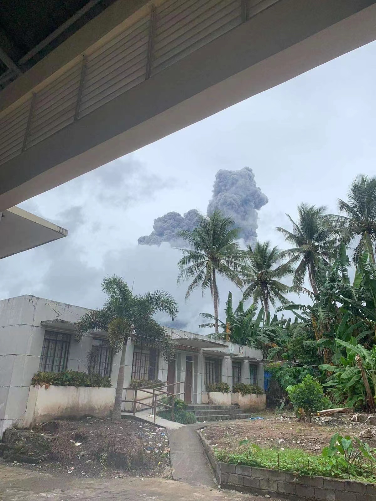 菲律宾布卢桑火山喷发 火山警戒级别上调至1级