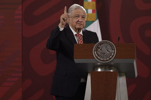 墨西哥总统在国家宫宣布不出席美洲峰会