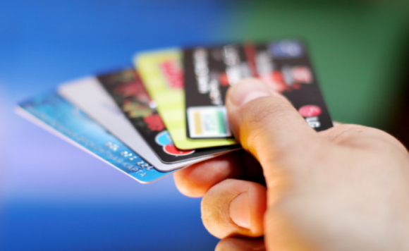 信用卡代还、逾期可还、免费代理？“黑产”抬头，多家银行升级风控|信用卡