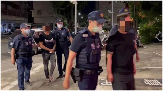 警方将11人带走调查(图片来源:台湾中时新闻网)