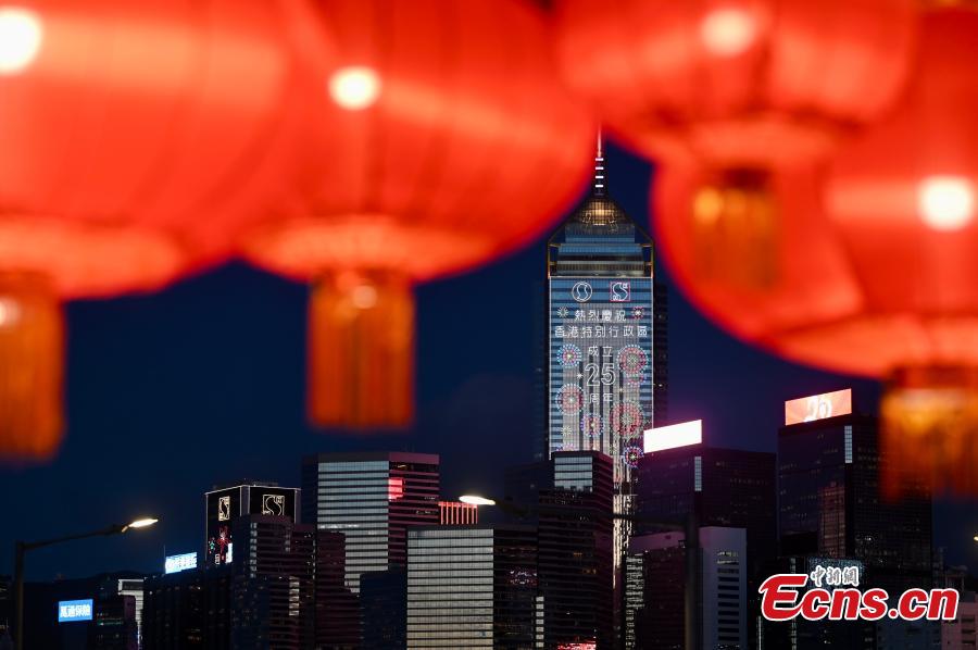 <p>Lanterns are hung above an overbridge in the Hong Kong Special Administrative Region, June 23, 2022. This year marks the 25th anniversary of Hong Kong's return to the motherland. (Photo: China News Service/Li Zhihua)</p>