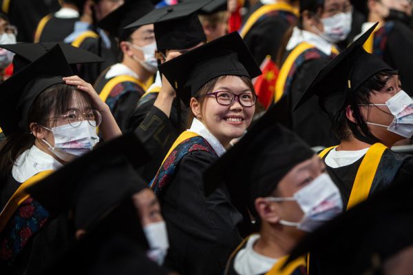 6月22日,华中科技大学举行2022年毕业典礼。(新华社)