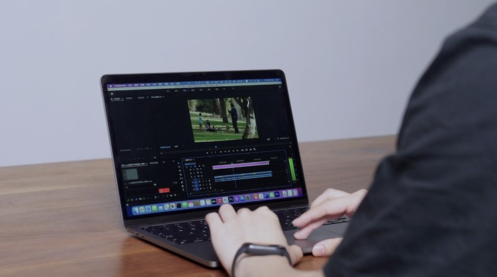 丐版M2 MacBook Pro硬盘速度砍半,
根本就告辞生产力了