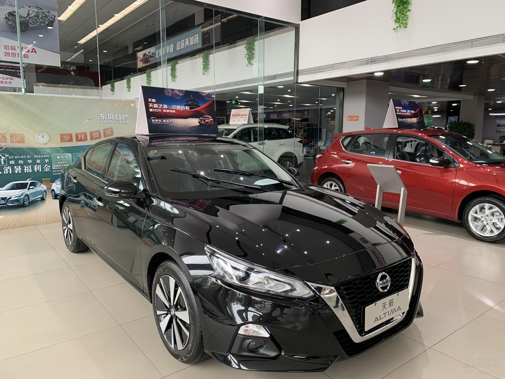 东风日产天籁展车