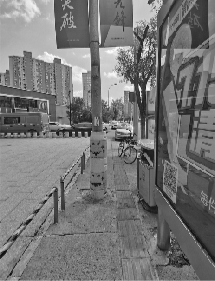 读者反映,此路段走行的空间被挤占,通行困难。