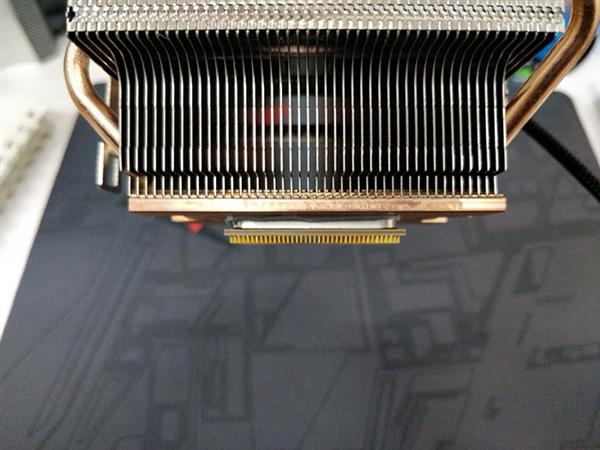 AMD公布锐龙7000插槽高清照 再也不怕CPU暴力插拔