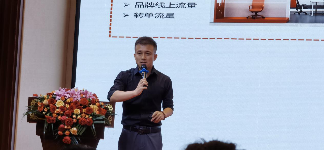 (线下业务部负责人张家瑞讲话现场)