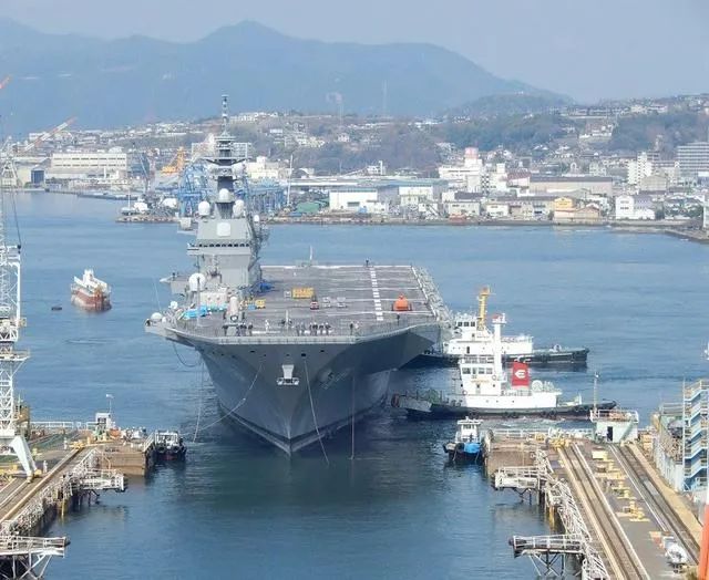 日本自衛隊出云級2號艦“加賀”號入塢進行第二階段升級改裝