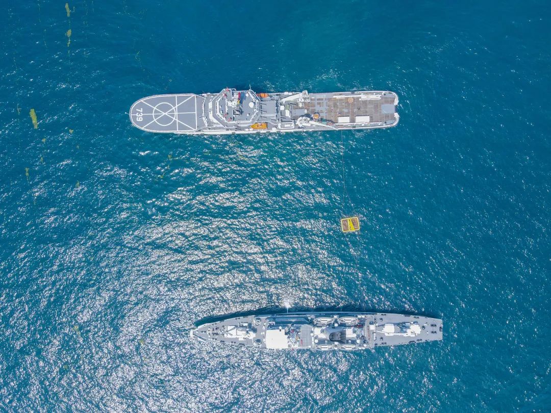 救援战损舰艇人员。马英茗摄