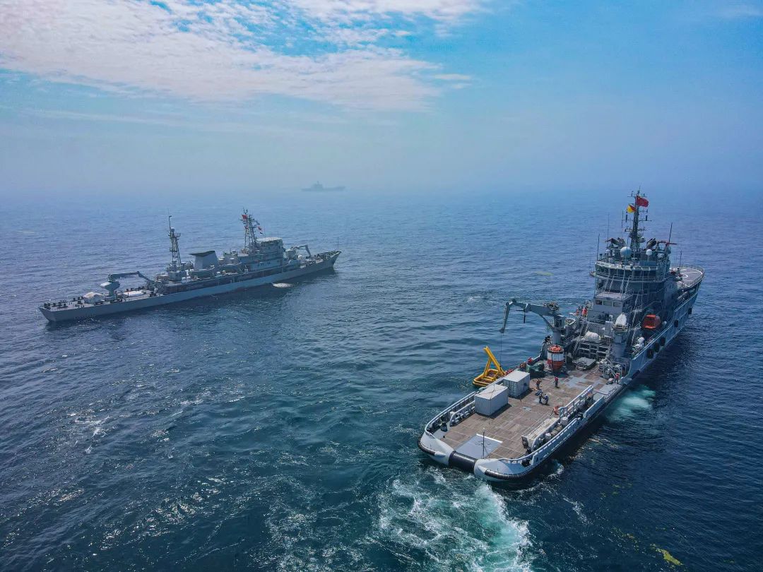 编队驶往某海域进行救援。马英茗摄