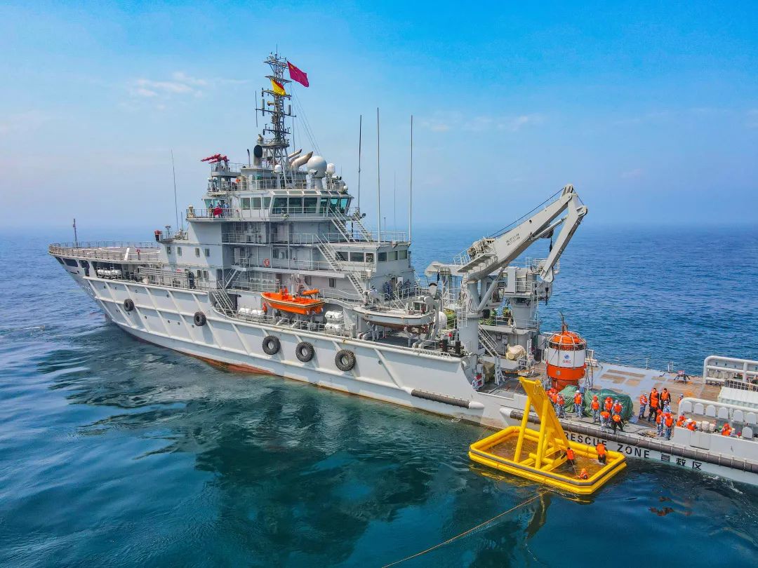 顺利转移舰员。马英茗摄