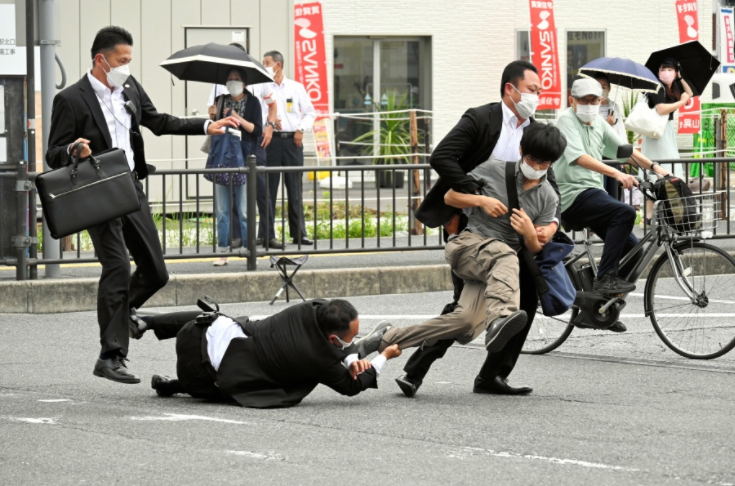山上彻也在枪杀安倍后被捕。(资料图)