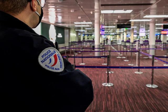 法媒：一持刀男子在巴黎戴高乐机场被警察开枪打死