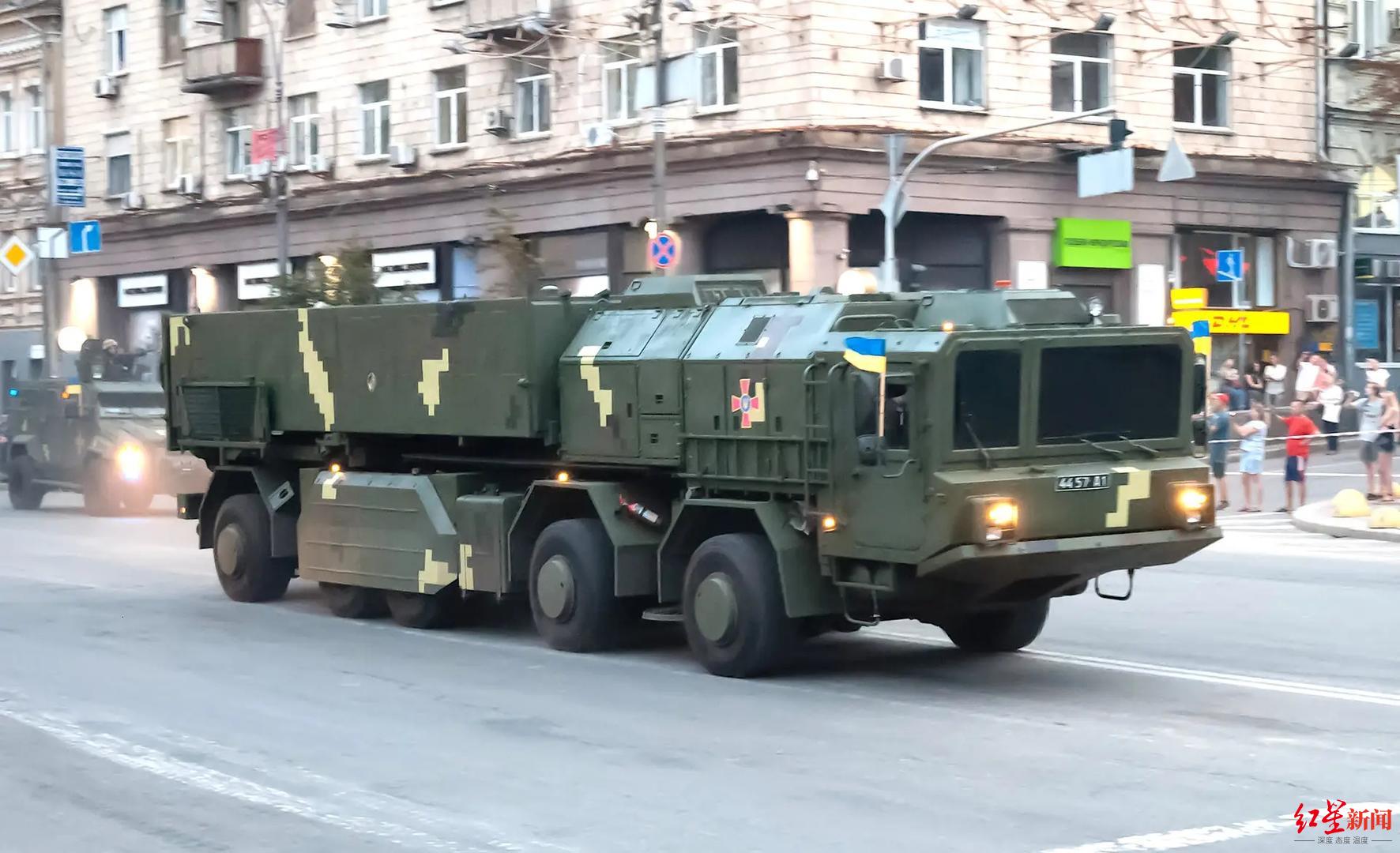 ↑2018年，基辅独立日游行中展示的疑似“雷霆-2”TEL发射车