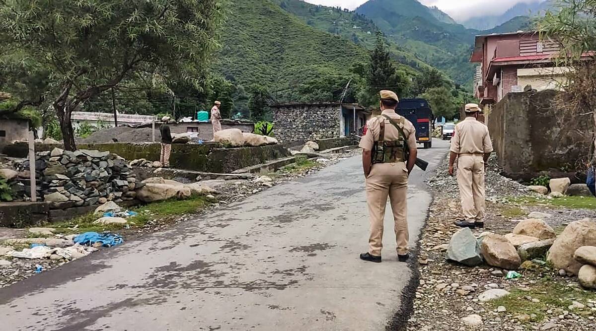 印度安全部队在事发地点附近站岗（印度报业托拉斯）