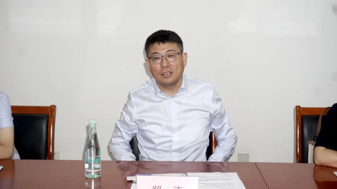 图为天奈科技董事长,总经理郑涛参与座谈