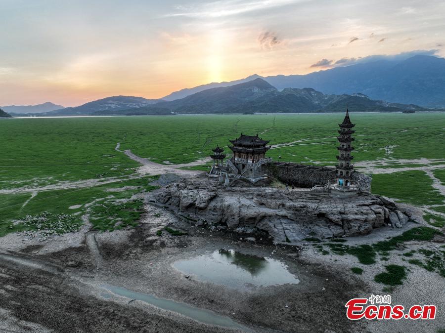 Luoxingdun stone island emerges from Poyang Lake due to drought - China  News - SINA English