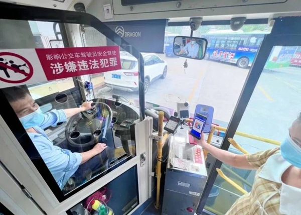 南安市多点发力促文明交通。南宣供图