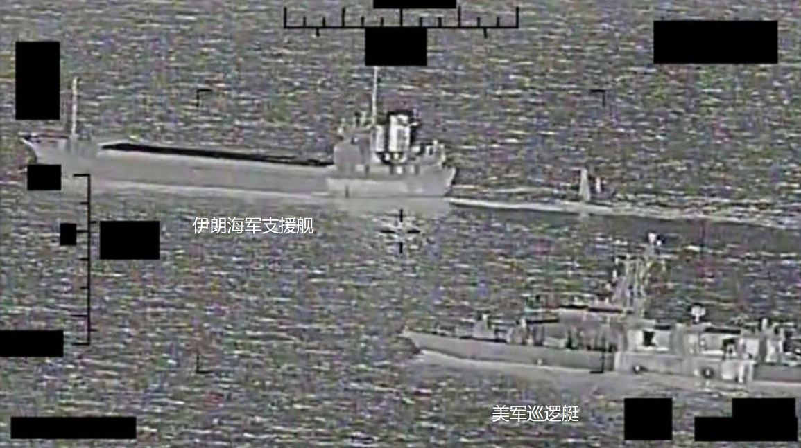美军派巡逻艇靠近被拖走的无人艇（美国海军）