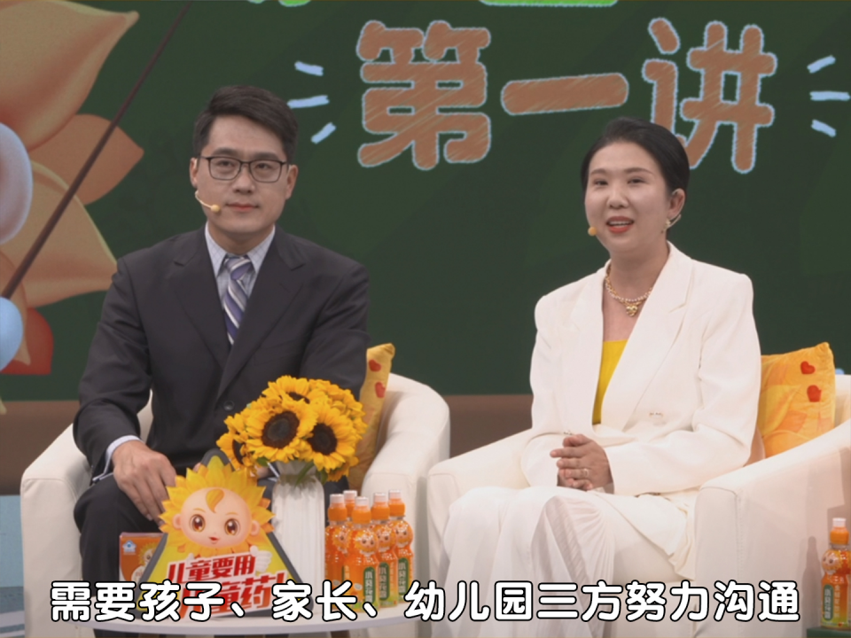 (图为资深育儿达人高阳老师分享育儿经验)