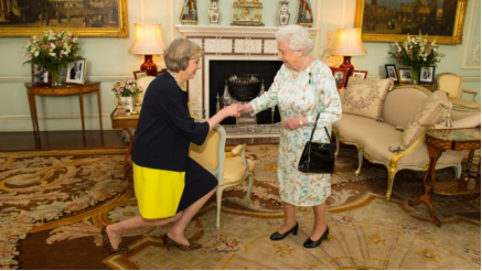 【蜗牛棋牌】英媒盘点：英国女王伊丽莎白二世在位70年的15位首相
