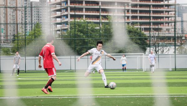 在家踢足球健身可以吗,在家踢足球健身可以吗女生